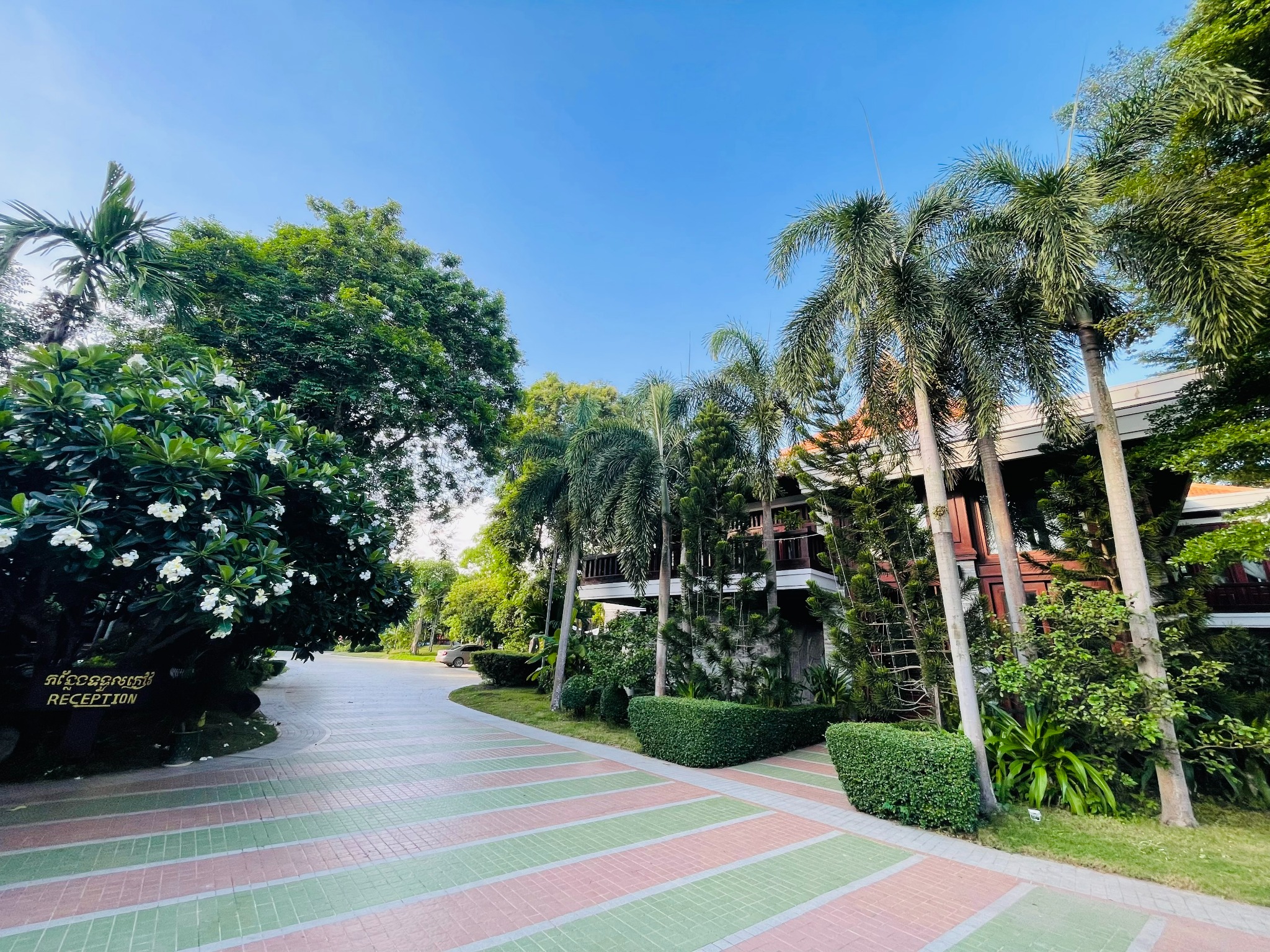 Try Palace Resort Kep entrance and garden path