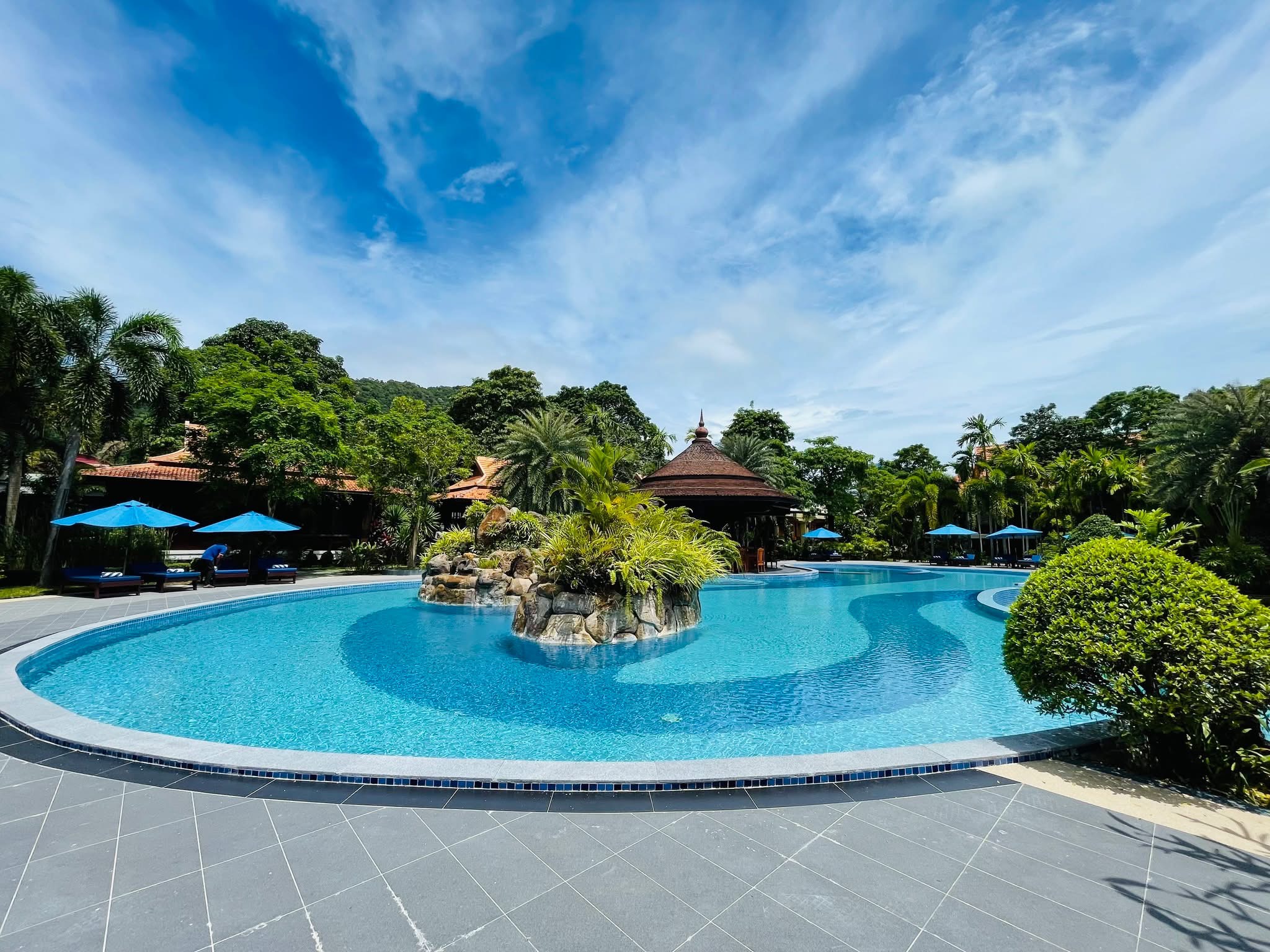 Try Palace Resort Kep swimming pool